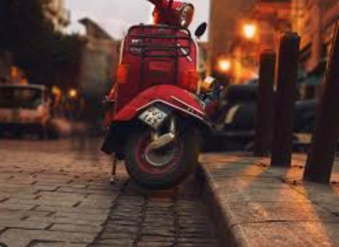 In vespa senza casco e in stato di ebbrezza: scatta la denuncia