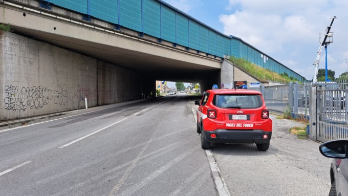 Cadono calcinacci: chiusa la Padana superiore