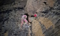 La speleologa di Adro è fuori dalla grotta di Bueno Fonteno