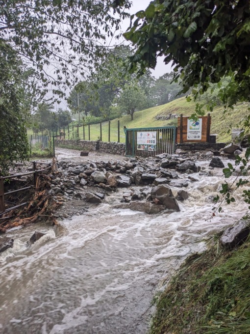 Esonda il “Muralto” e devia verso una casa privata