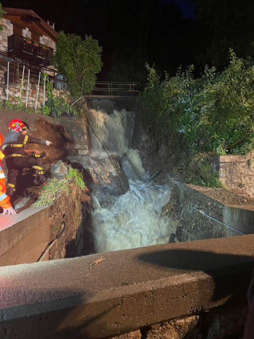 Esondano i torrenti a causa del maltempo: doppio intervento a Cevo