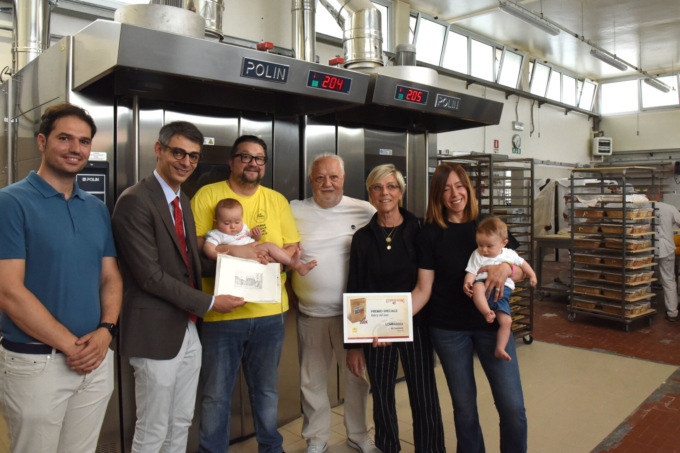 Brescia: la sindaca in visita alla forneria vincitrice del riconoscimento di Bakery dell’Anno