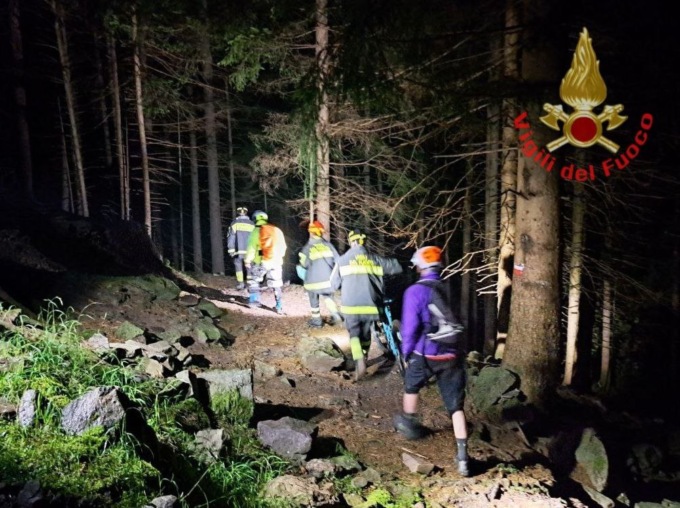 Ciclisti recuperati dai pompieri su un sentiero di Schilpario