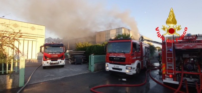 Rezzato: in fiamme la sede del Cipiesse