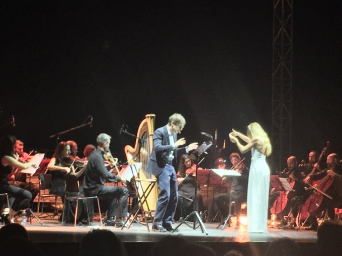 Giorgio Pasotti e Beatrice Venezi sul palco del Vittoriale con “I Solisti Aquilani”