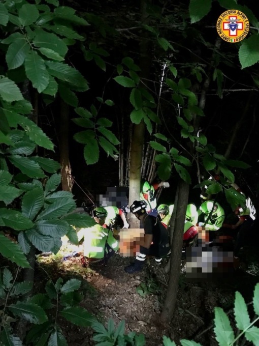 Precipita per una ventina di metri con la moto: muore un 73enne