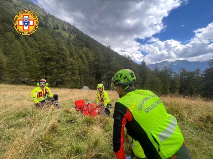Cade con la e-bike e si frattura un braccio: interviene l’elisoccorso