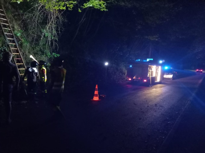 Sassi colpiscono un’auto e daspo per urbano per un giovane alterato dall’alcol in Valsabbia