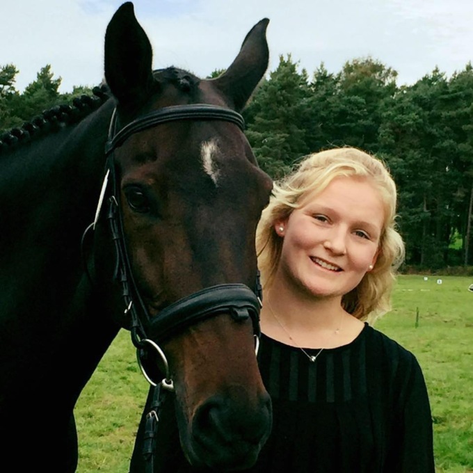 Incidente mortale in bicicletta a Toscolano Maderno: la vittima è l’inglese Susannah, lavorava a Dowing Street