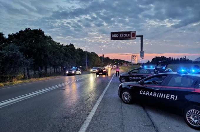 170 grammi di hashish e 99 munizioni: due arresti per spaccio e detenzione abusiva di armi