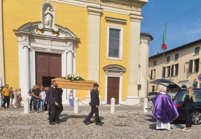Chiesa gremita per l’ultimo saluto allo chef “Pigi”