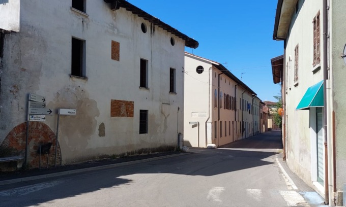 A distanza di dieci giorni dalla rissa, restano gravi le condizioni del 65enne