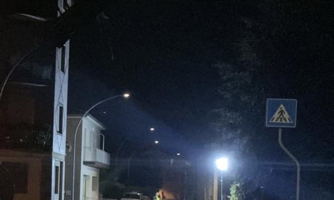 Palazzina scoperchiata dal temporale: famiglie ancora fuori casa