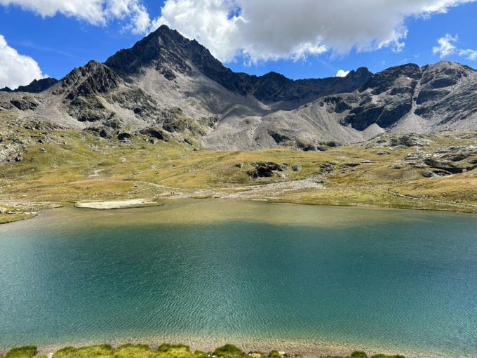 Passo Gavia: quasi trecento persone in protesta contro il progetto di prelievo di acqua dal Lago Bianco