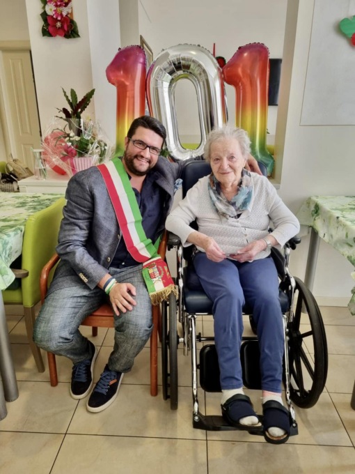 Compleanno speciale: la signora Licia spegne 101 candeline