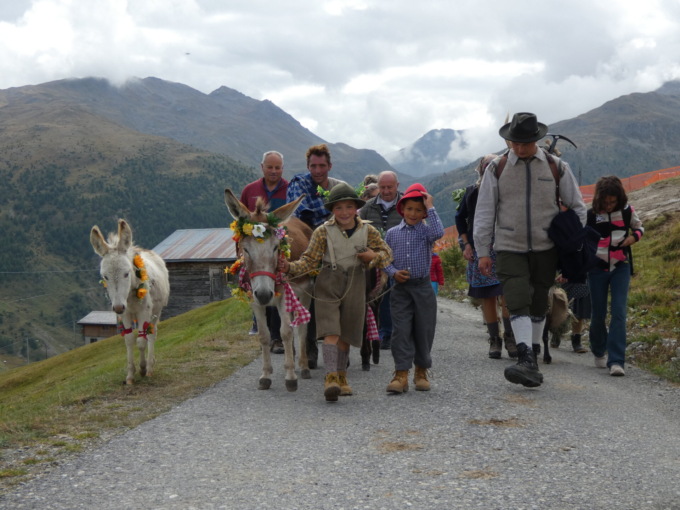 L’Alpenfest chiude in bellezza con la sfilata di Trepalle