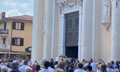 In centinaia per l'ultimo saluto a Federica Pagani