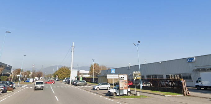 Auto ruote all’aria in zona industriale, paura in mattinata