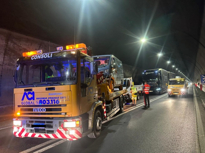 Scontro tra auto sulla sp510, tre i veicoli coinvolti