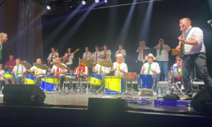 La “Si Può Fare Band” ha fatto ballare il Palio delle Quadre e lanciato un importante messaggio di inclusione