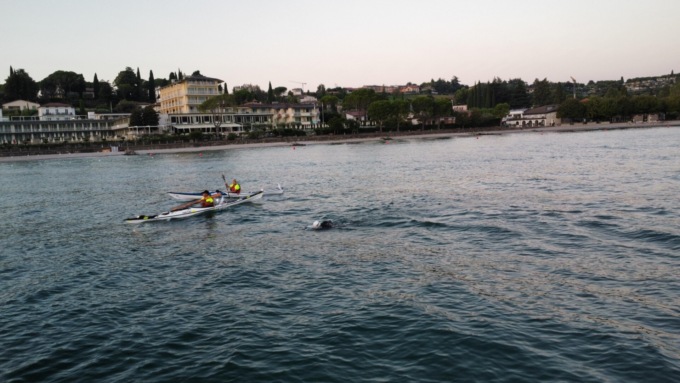 Swim The Garda: al via questa mattina l’impresa di Marco Fratini, 147 chilometri a nuoto in 60 ore