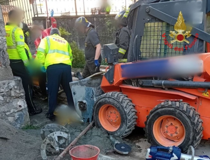 Rimane incastrato con la gamba nell’impastatrice del cemento, arriva l’elisoccorso