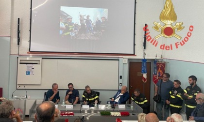 Torri Gemelle, l'allora comandante dei Vigili del Fuoco di New York in visita alla sede centrale del Corpo a Brescia