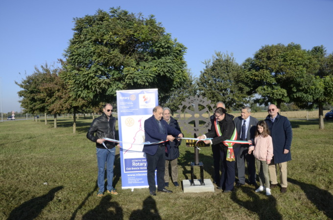 Il Rotary Brescia Verola inaugura una “ruota” a Verolavecchia