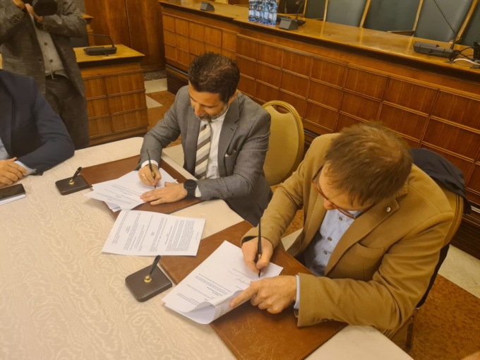 Abbandono dei rifiuti: siglato il protocollo che prevede l’installazione della videosorveglianza