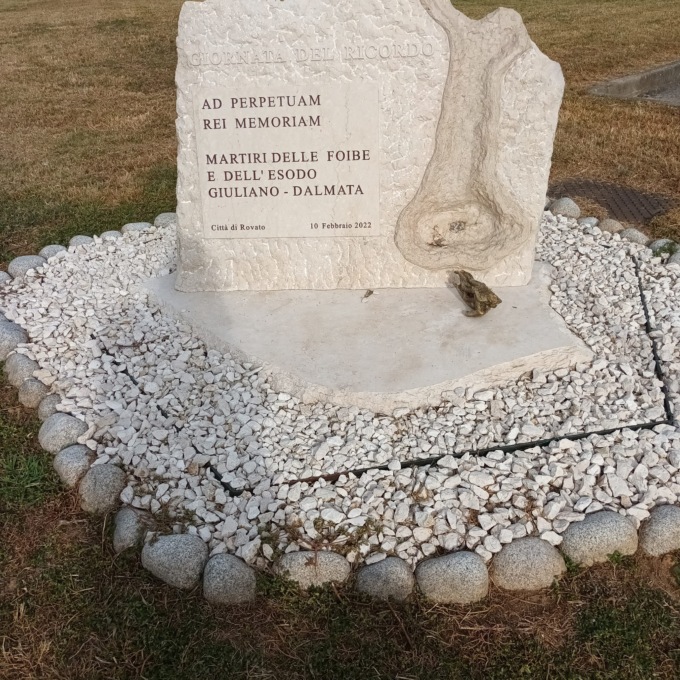 Vandalizzato a Rovato il monumento alle vittime delle foibe