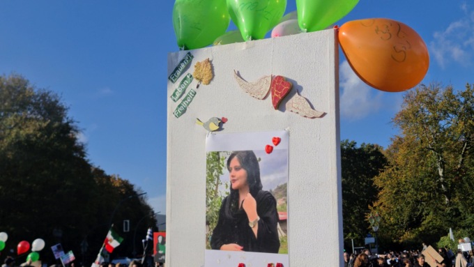 “Premio Sacharov 2023 per la libertà di pensiero” a Jina Mahsa Amini e “Donne Vita Libertà”: la gioia della città di Brescia