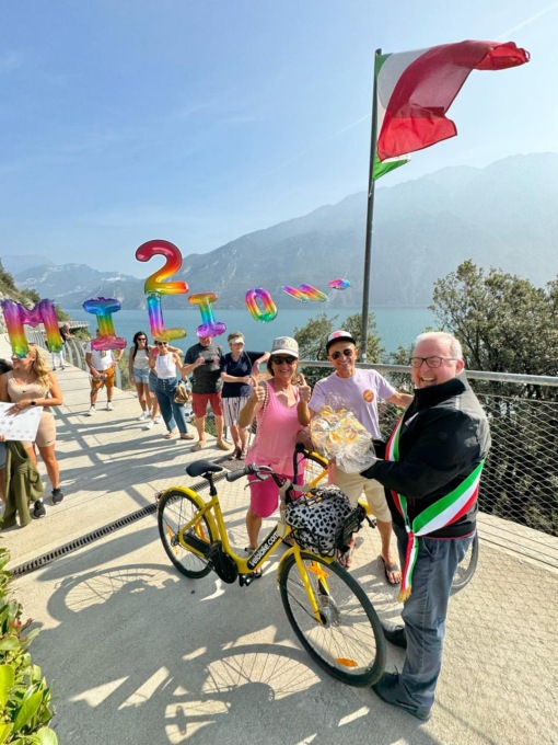 Ciclopedonale di Limone sul Garda: festeggiamenti per il passaggio n. 2.000.000