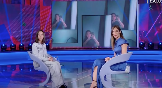 Jolanda Renga a Verissimo presenta il suo primo libro: “Qualcosa nel modo in cui sbadiglia”