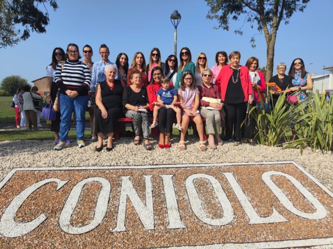 Inaugurata la panchina rossa a Coniolo