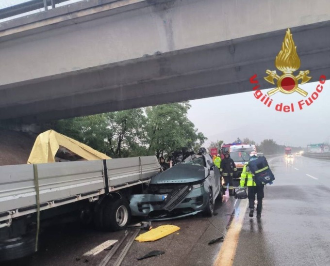 Scontro suv e furgone, l’intervento dei Vigili del Fuoco