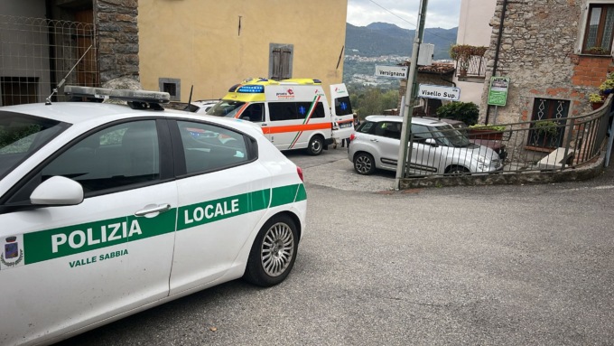 Investito dalla sua auto: aveva dimenticato di tirare il freno a mano