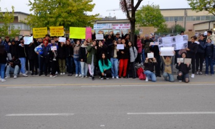 Gli studenti del Gongaza in sciopero contro il "cantiere dei disagi"