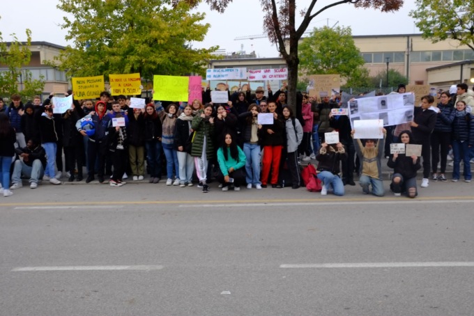 Gli studenti del Gongaza in sciopero contro il “cantiere dei disagi”