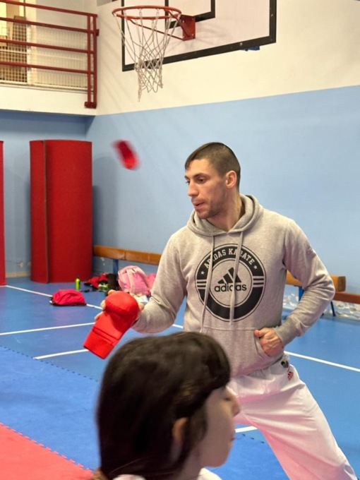 Il campione ucraino Stanislav Horuna si è allenato con i giovani atleti della Garda Karate Team