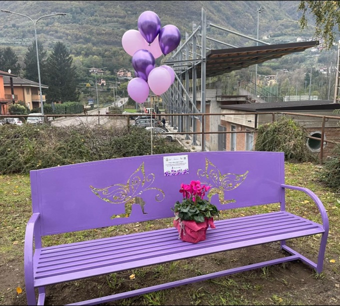 Niardo: taglio del nastro per la panchina viola dedicata alla fibromialgia