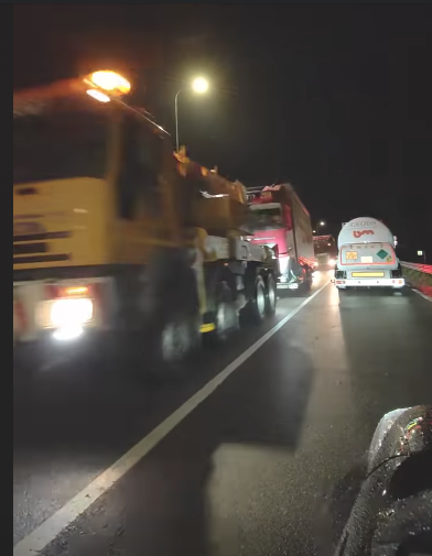 Nozza di Vestone, camion blocca il traffico sulla strada che collega la frazione con Barghe