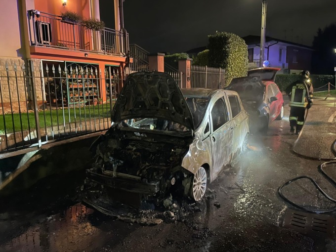 Auto in fiamme a Rovato: si indaga sulle cause del rogo