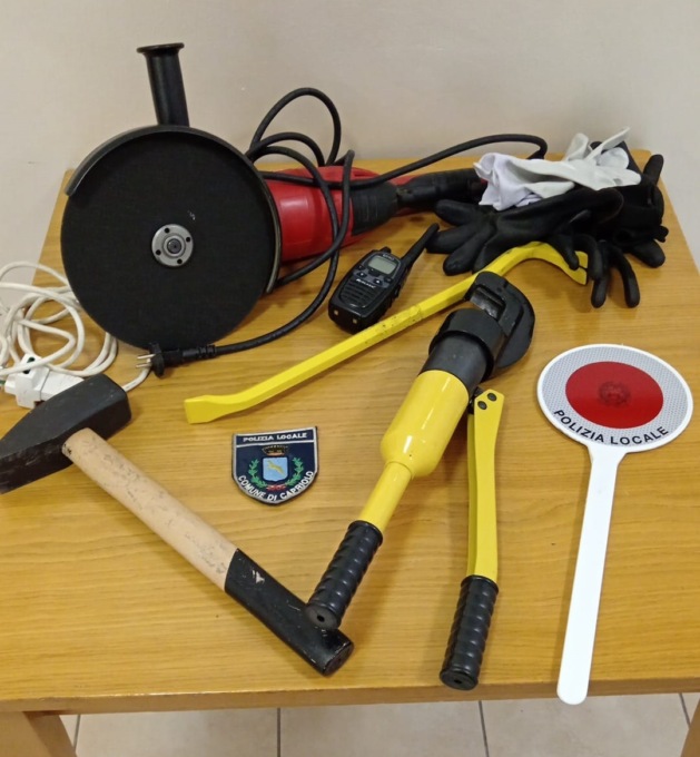 Nell’auto in fuga arnesi da scasso: sequestro a Capriolo