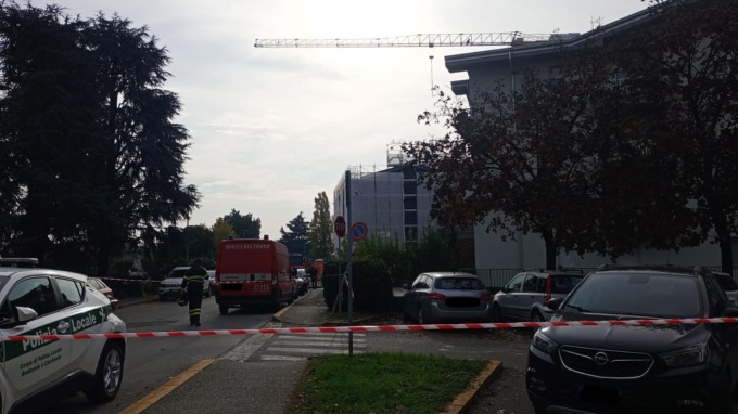 Calcinato: operai in protesta per mancato stipendio ancora sulla gru dalle 8 di questa mattina