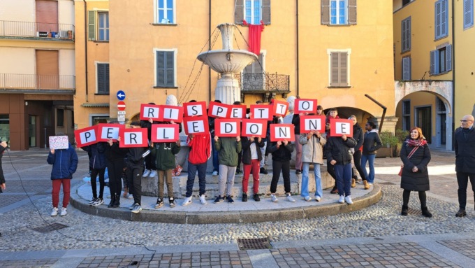 Facciata illuminata, pedalate, incontri e flash mob contro la violenza sulle donne