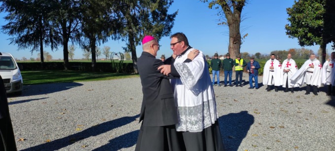 Il vescovo Tremolanda in visita al Santuario di Mariano Comella