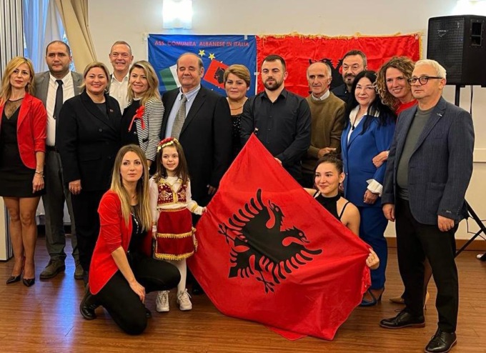 Festa dell’Indipendenza dell’Albania, i festeggiamenti a Brescia e il saluto della consigliera Suela Plaka