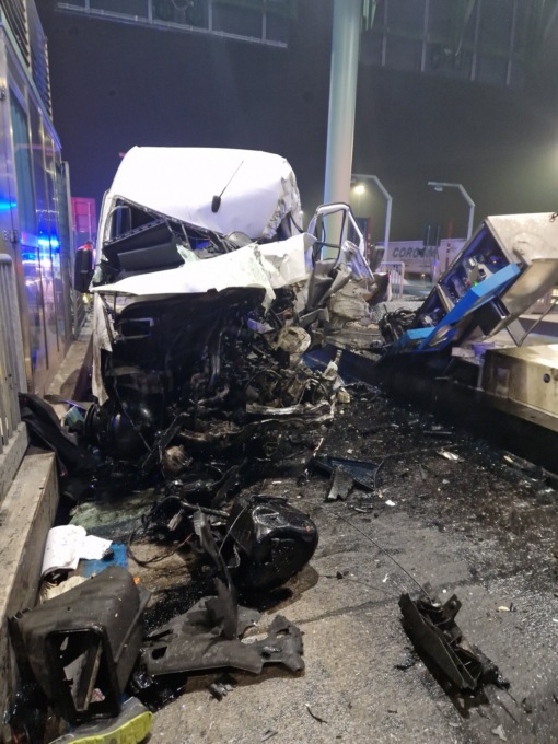 Furgone si schianta  in A35, autista e passeggero  sbalzati fuori dall’abitacolo