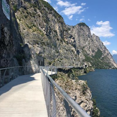 Ciclovia del Garda: niente passaggio sulla 45bis e sul lungolago di Gardone