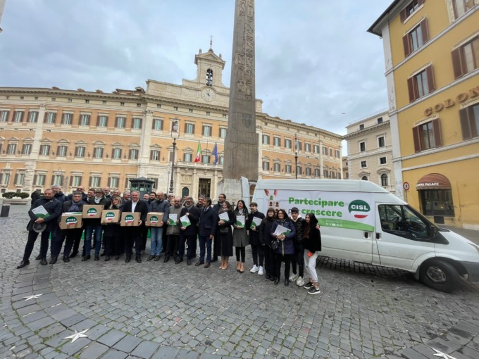 Partecipazione dei lavoratori alle scelte e ai profitti delle imprese: Cisl Brescia presenta oltre 5.500 firme